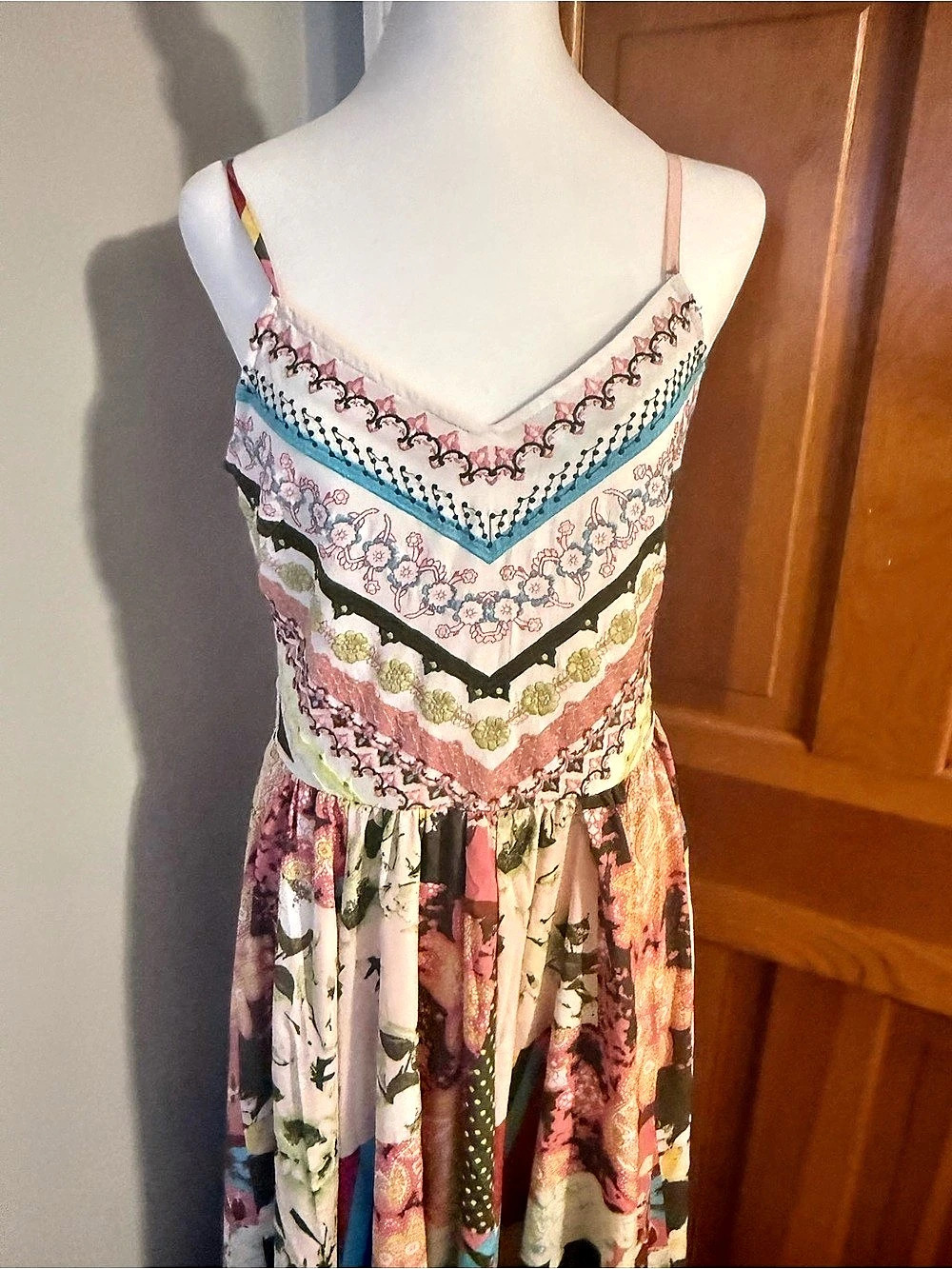Versona Floral Maxi Dress in Pink Size Small Like New